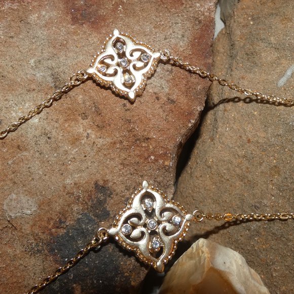 Charming Charlie Medallion Necklace w/Bling - Picture 9 of 12